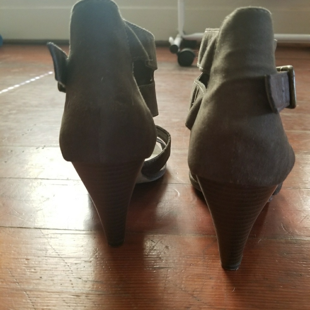 Open Toe Heels - Picture 3 of 4